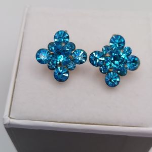 Vintage Screwback Blue Rhinestone Earrings. Beautiful & GC.